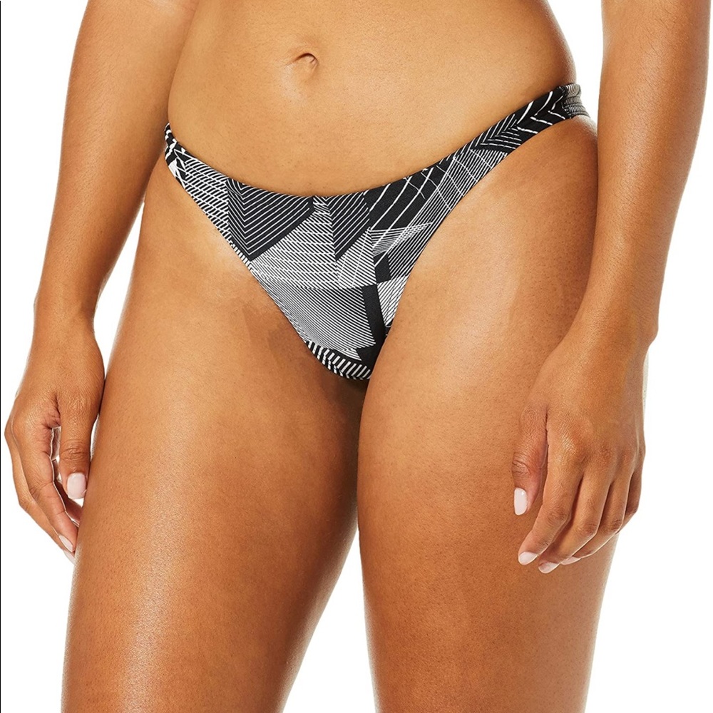 NWT Arena Rule Breaker Bikini bottoms